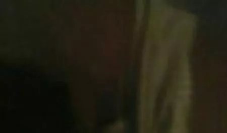 남자는 놀라운 아마추어 청소년 야외 작업 섹스 클립